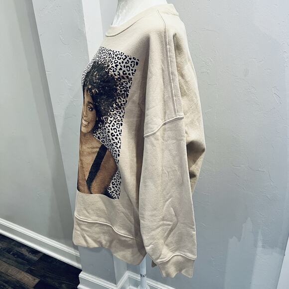 Whitney Houston Oversized Graphic Crewneck Pullover Women's size M (A0126) - Picture 2 of 4